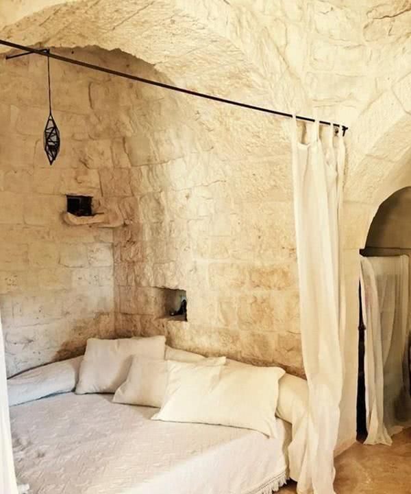 在山洞里盖个房,冬暖夏凉,浴室卧室全都有!不比住大城市别墅差