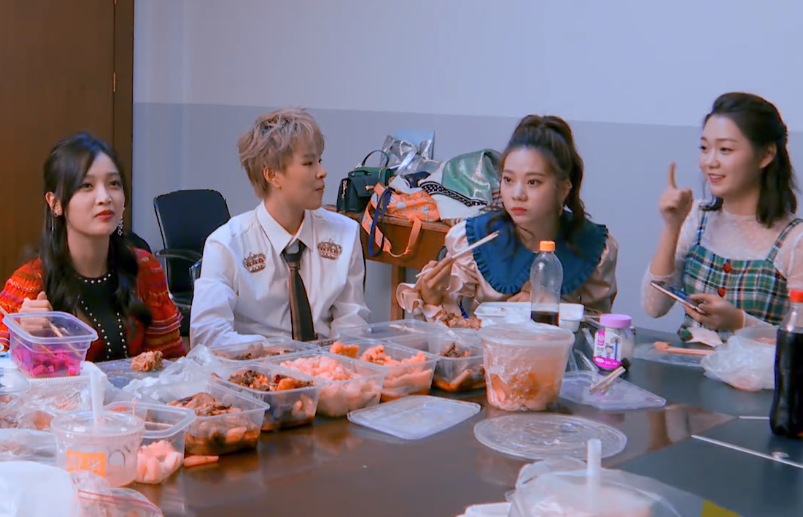 海南富婆吴宣仪家世显赫,妈妈是医生,外公身