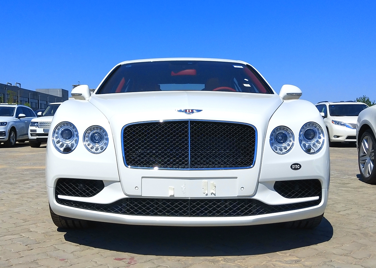 2019款宾利飞驰v8s的内饰更多的是去诠释运动之美