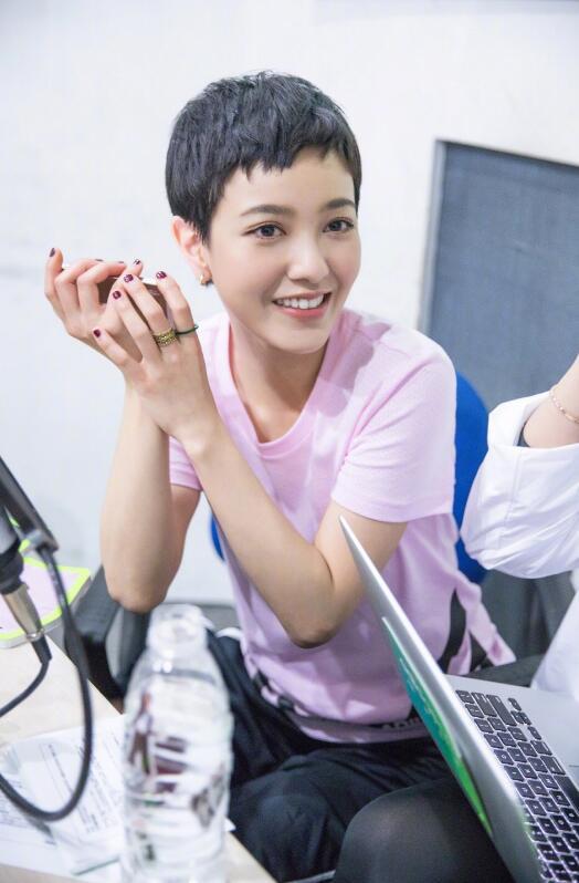 脸大不是病,怪就怪你没郭采洁的"港式短发"!