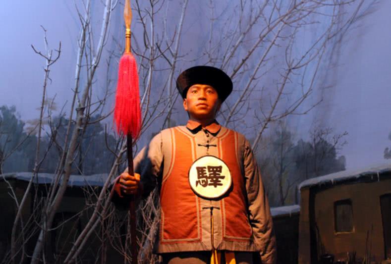 清朝士兵衣服上为何有兵勇卒他们不是一家吗