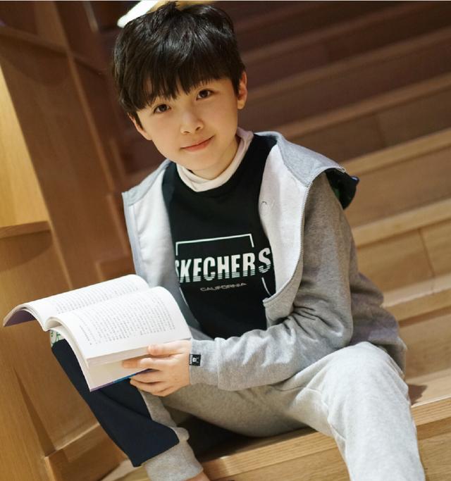 "小夜华"石悦安鑫长大了,肤白腿长颜值高,网友:阳光小暖男!