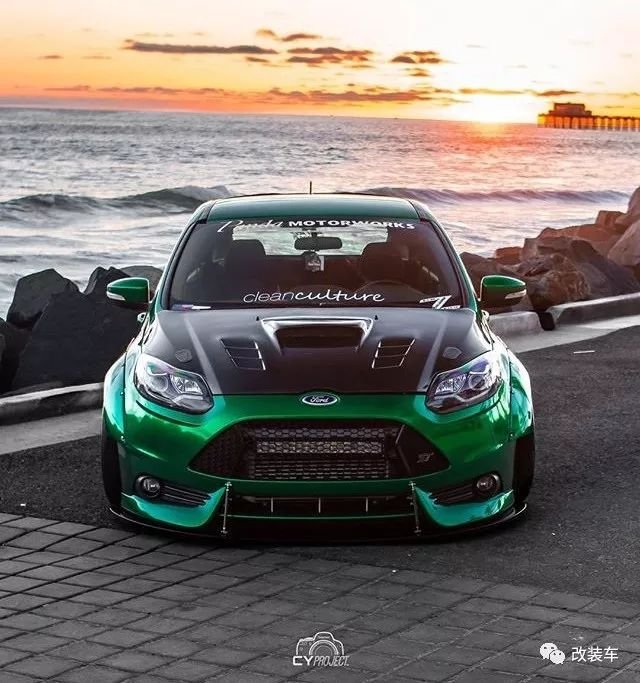 "原谅绿"的福特福克斯st,竞技风与低趴范的双重冲击!