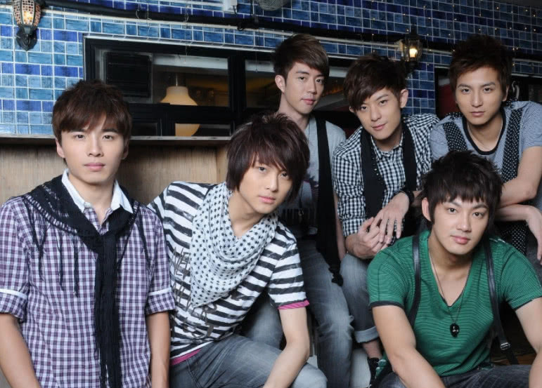 棒棒堂是台湾偶像须眉组合,由气质最佳,歌喉最好的小煜;舞功一流,设法