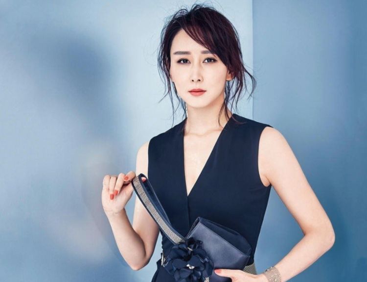 胡静马来西亚豪宅有多大开车绕几圈才能到庭院堪称一座城堡