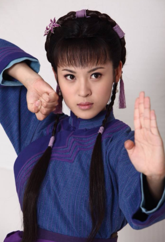 因新还珠成名,热播剧中"作妖",与丈夫的爱情感动数百万网友