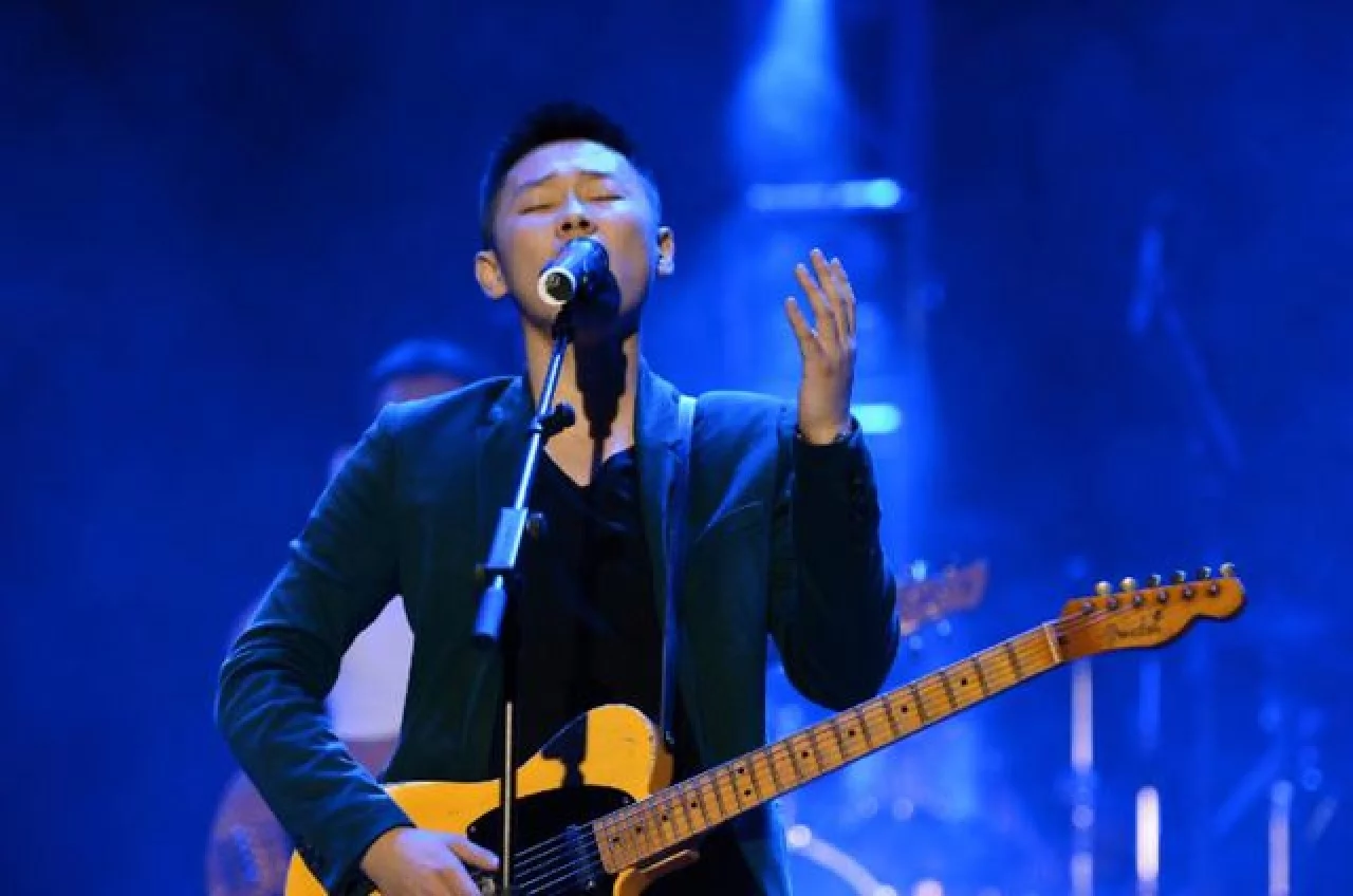 唱歌麦霸技巧:掌握这三个骚操作让你成为唱歌麦霸!