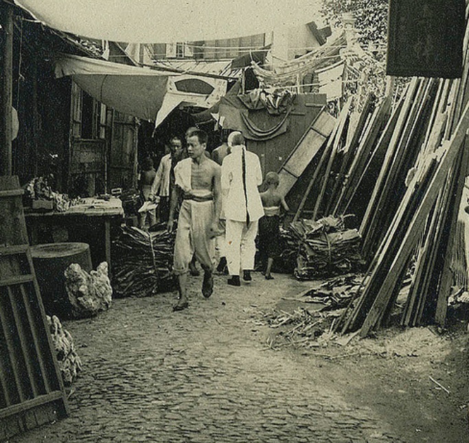 清末民初之时的上海老照片:繁华之下依旧有落后的贫民区