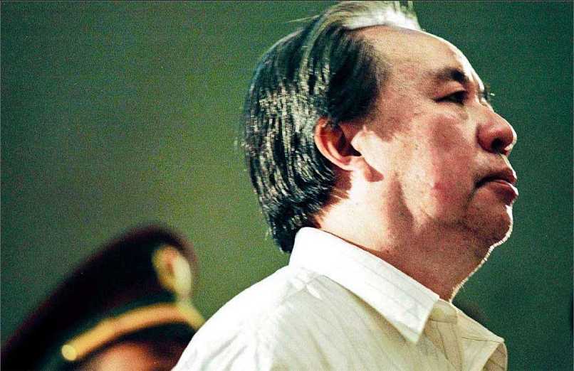 他是90年代的首富,空手套白狼换来4架飞机,一毛未拔纯赚一个亿