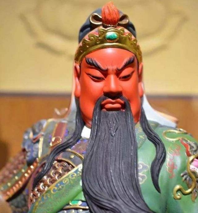 百姓家中供奉的关公像,为何大多是闭眼造型?古人是这么认为的