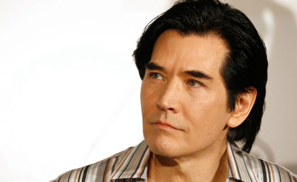 费翔近照曝光,留胡须却不显老,58岁帅气逼人!