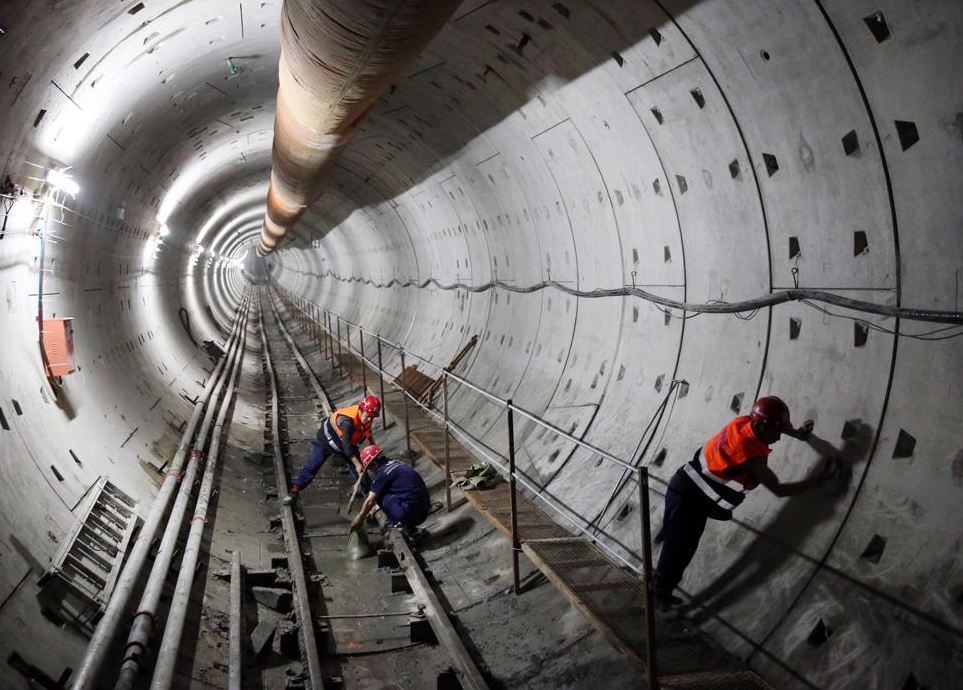 建造地铁隧道时是怎么避开高楼的地基的看完真是长见识了