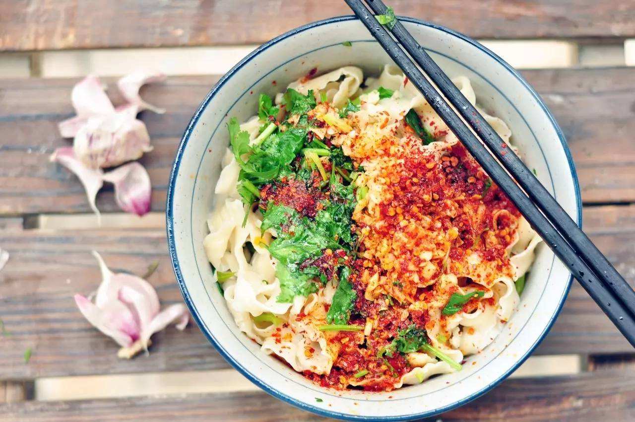 人说陕西风光好,不如一碗油泼面|油泼面|刀削面|辣椒_新浪新闻