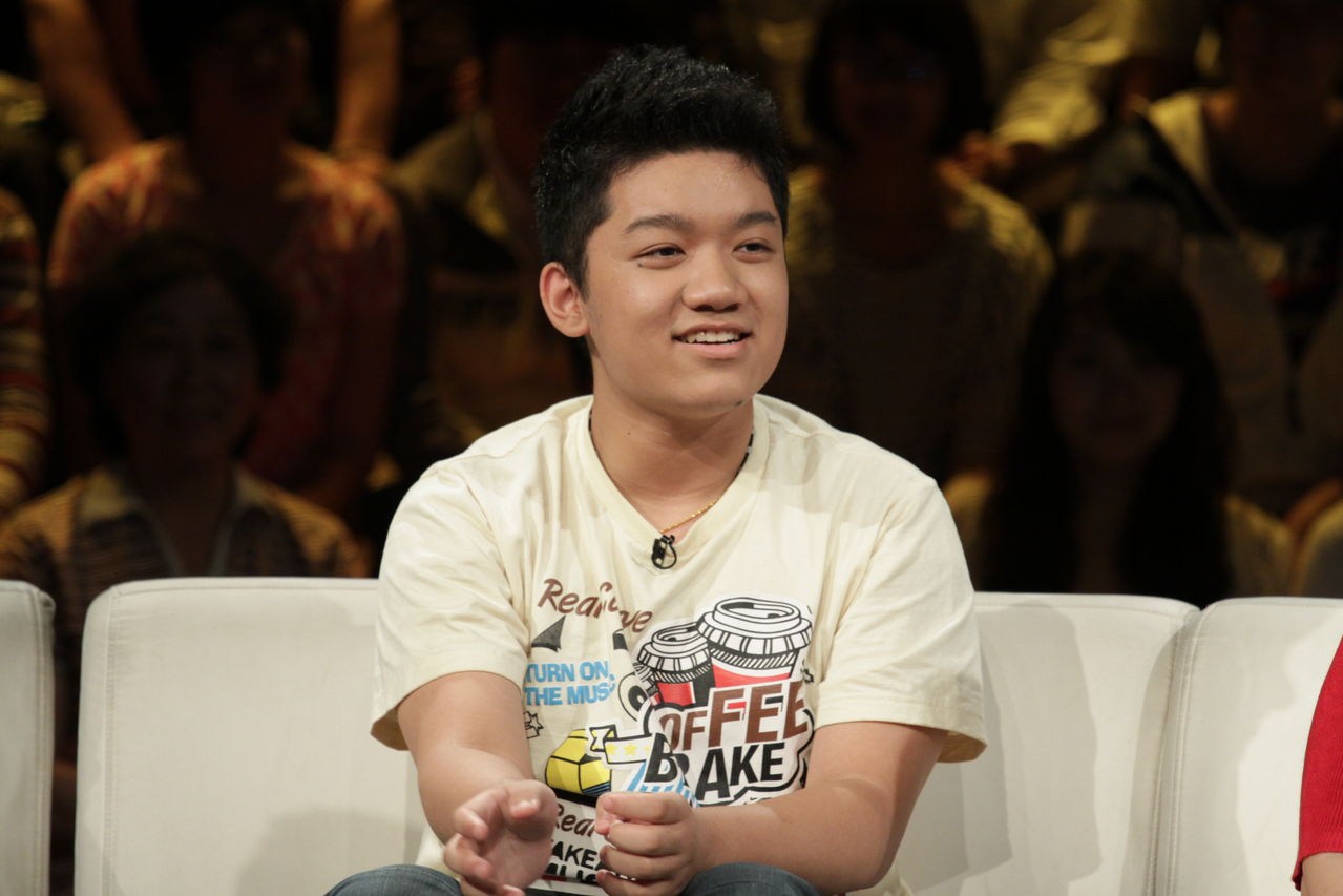 锒铛入狱,他已成总裁,而他年仅8岁去世|谢昀杉|童星|蔡远航_新浪新闻