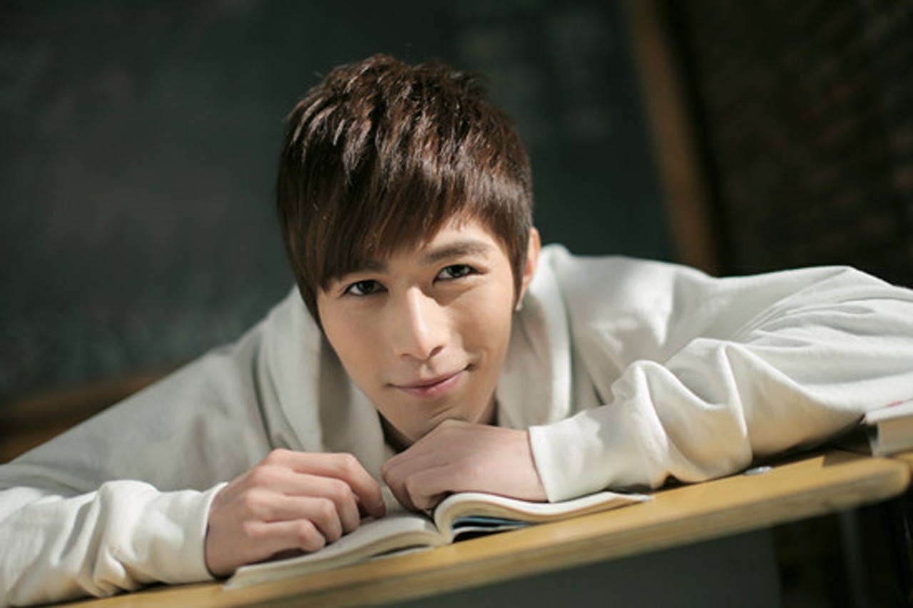 他是小时代男主,童年父母离异留下阴影,生母却因三个字没有再婚