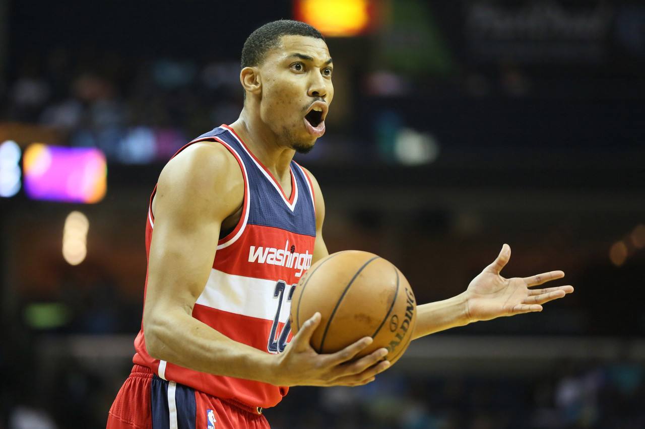 奇才将所有球员摆上货架火箭可追比尔波特两人得一可安天下