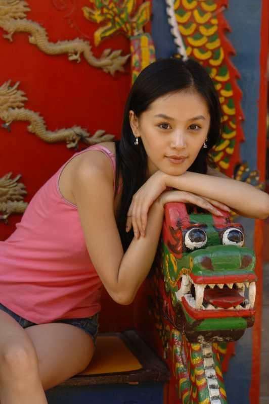 看完13年前王子文素颜长发性感照, 有没有整容还是一眼便知