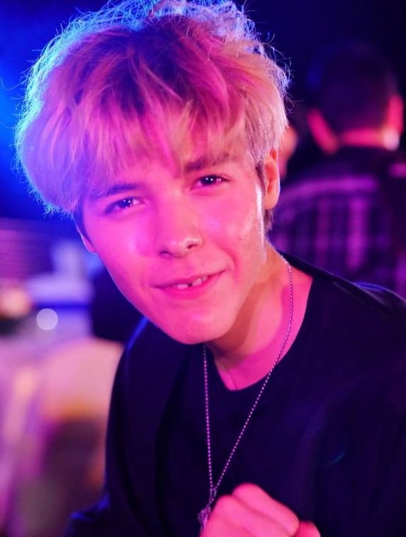 歌手7最让人新鲜的是宝藏男孩一笑立马破功没迪玛希帅