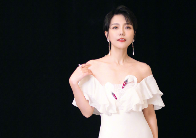 杨乐乐晒出4岁小沐沐的照片,没想到明星的孩子也难逃这个"劫"