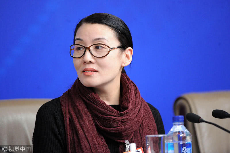 不注重思想内涵,哪能跟卓别林这样的幽默大师相比呢?