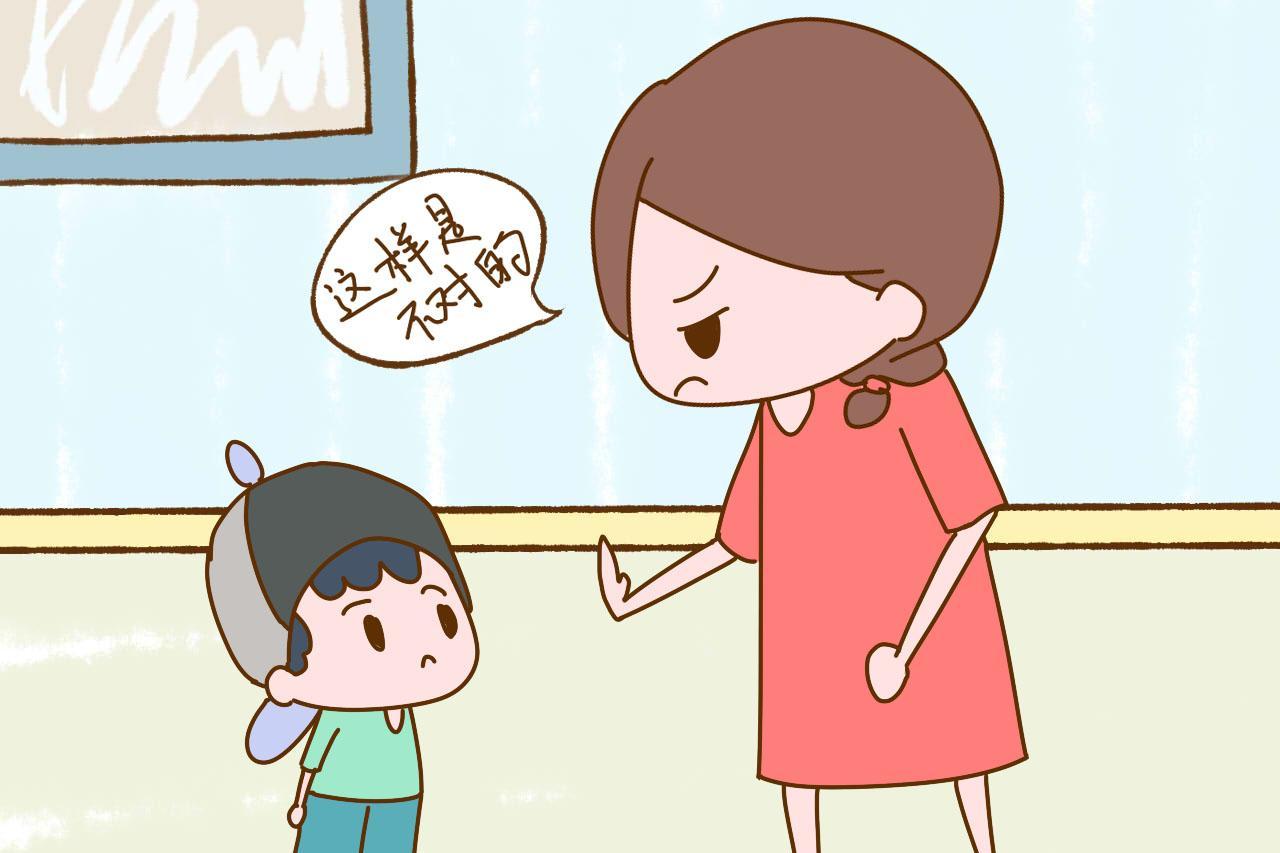 奇怪的行为,比如说上面这位家长的孩子,就是一种孩子性骄傲的一种表现