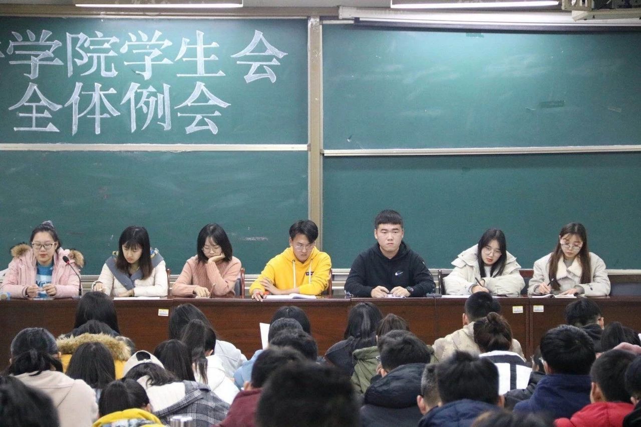 大学生:当学生会干部不划算?这4种优势,一般人都没有