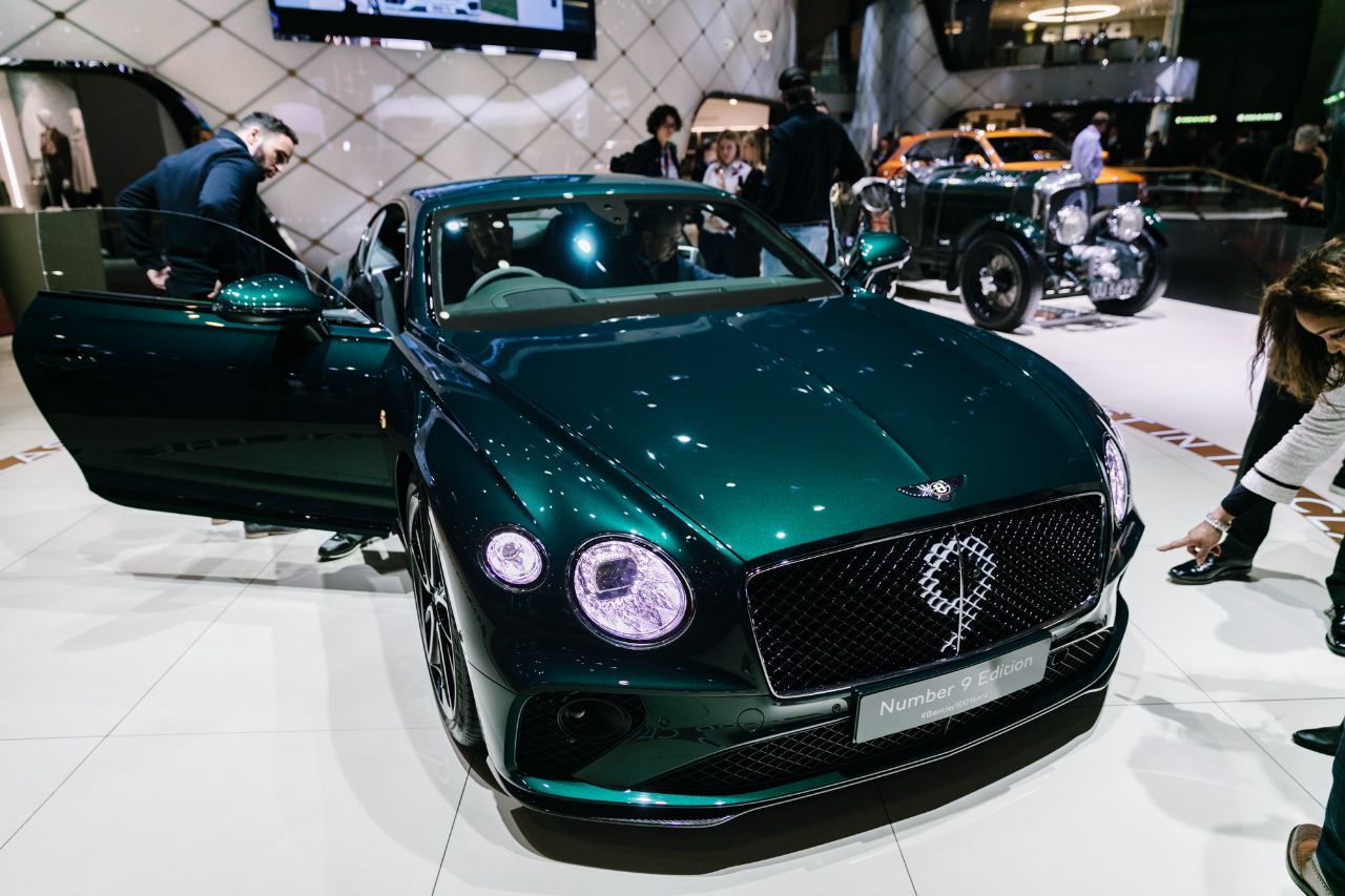 1930年,宾利blower 9号赛车参与24小时勒芒赛事.