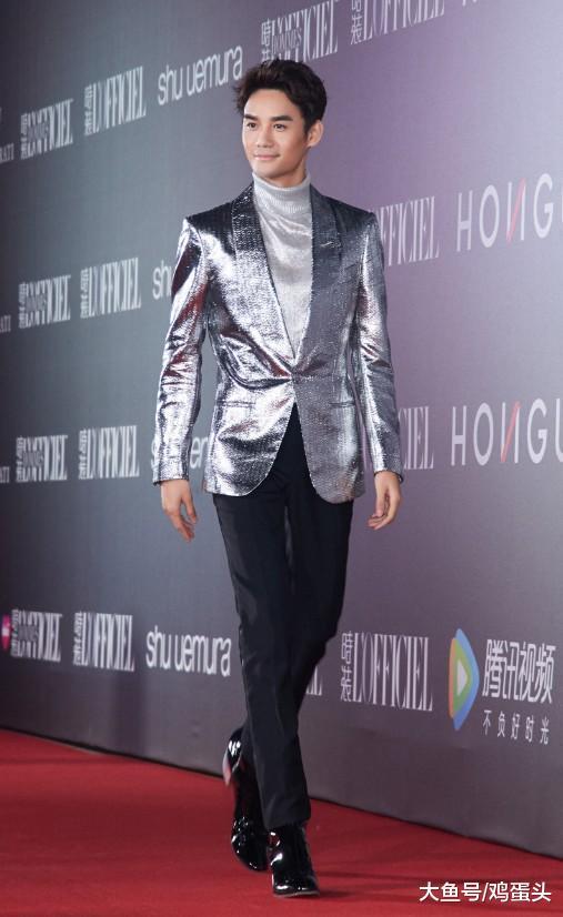 王凯是对自己182的身高不自信? 脚下踩6厘米外增高, 脚不痛?