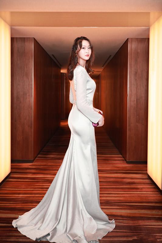 惠若琪精心打扮以两套华美的晚礼服高调亮相