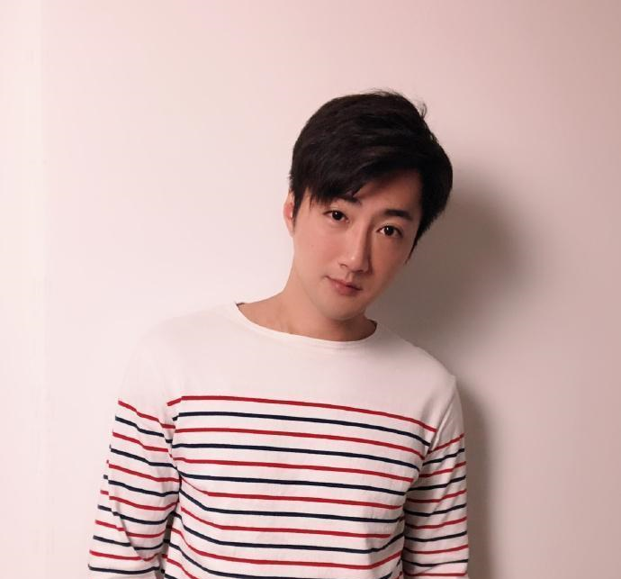 曾被捧成男一号演关咏荷儿子后淡出卖米线34岁的他依旧像少年