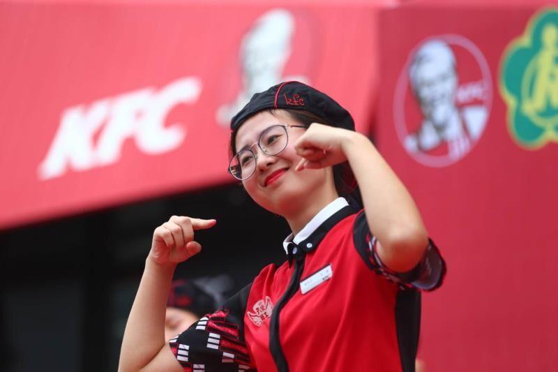 在每位天使员工自信,温暖笑容的背后,是肯德基秉持关爱特障人士而付出