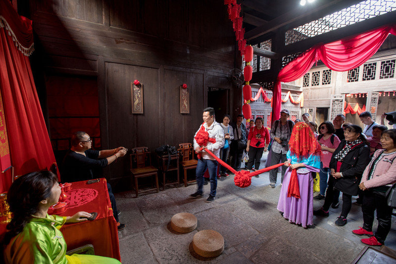 古代婚俗文化博大精深,而招亲是最为现代人所熟知和了解的,但这招亲也