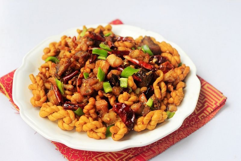 记住了:麻花下锅后,不能炒太久,会导致口感不酥脆!