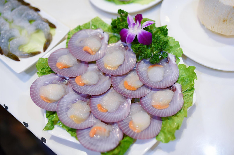 还有极品野生凤尾虾和北海日月贝以及太多叫不出名字,总之好吃到停不