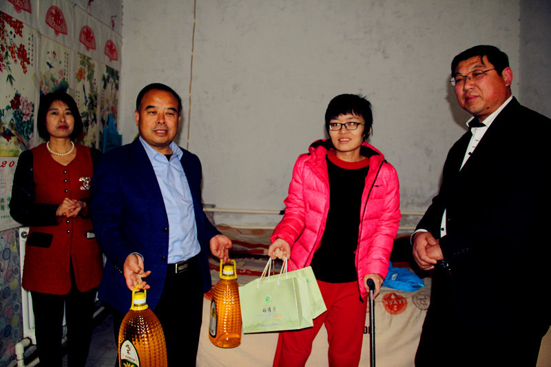 上午8:30,刘全伟和李炳文一行首先来到阳信县牛王堂村村民马立水家