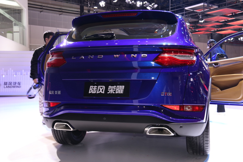 2019上海车展:陆风荣耀车型首发亮相