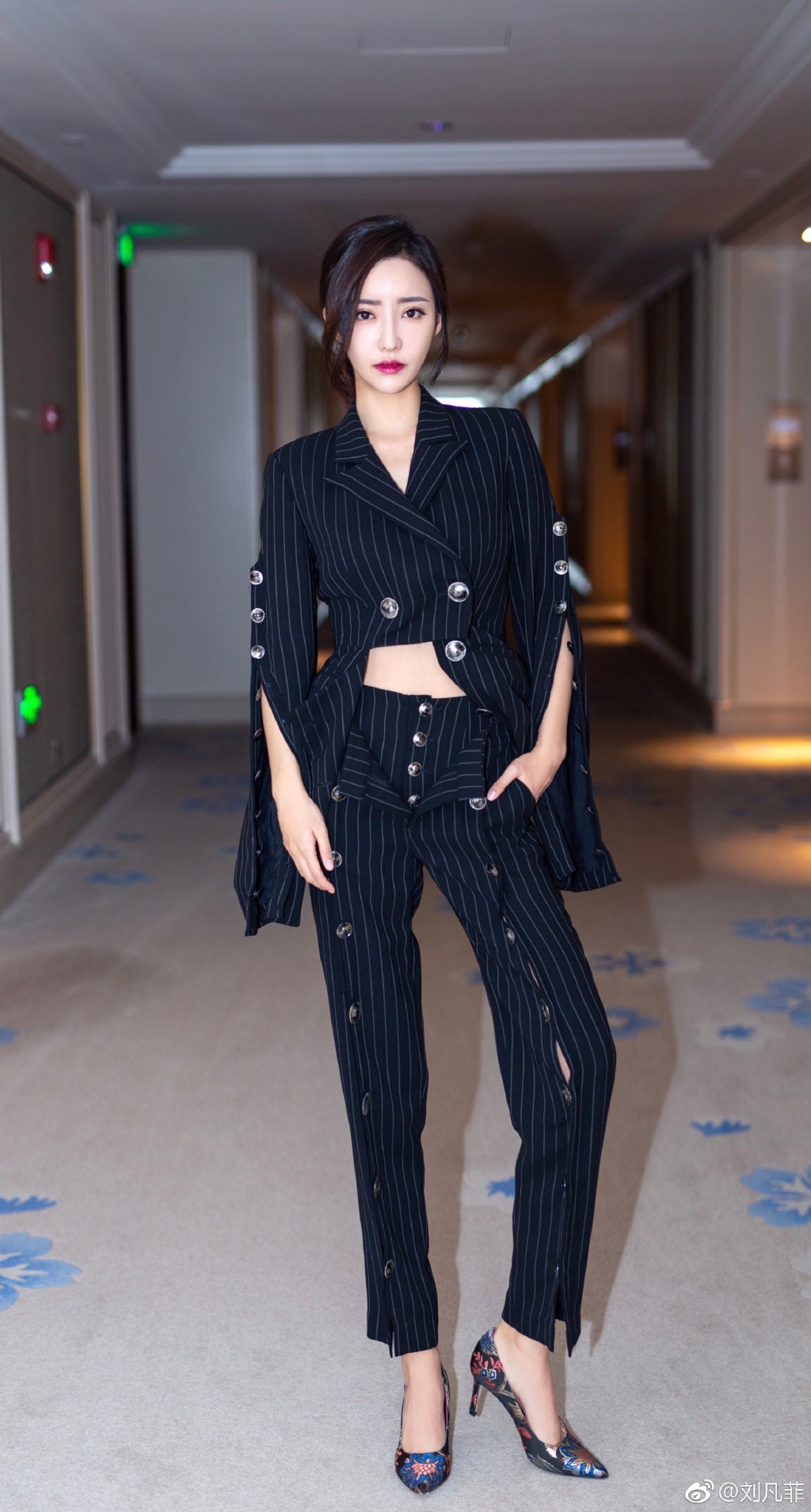 刘凡菲在《你和我的倾城时光》火了,旧照被扒出,网友:清纯甜美