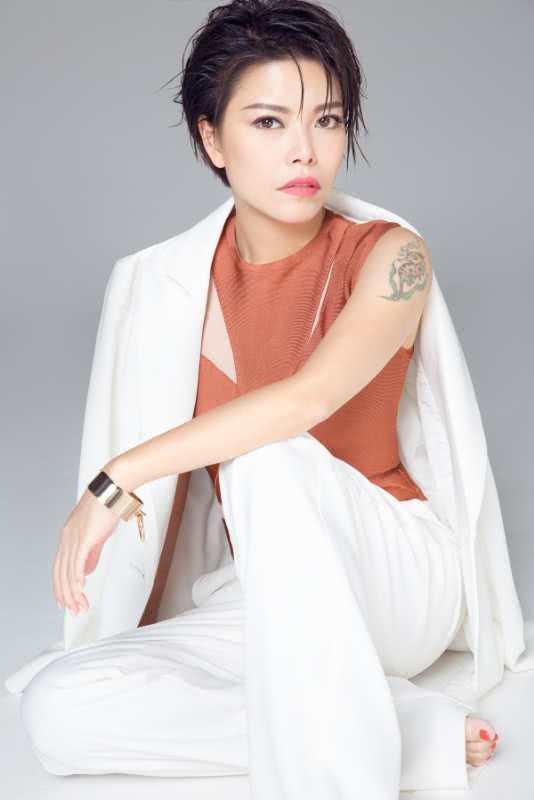 慕容晓晓《黄梅戏》爆红抖音,其公益善行获网友肯定!