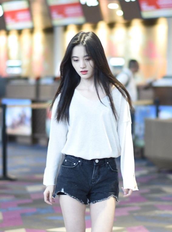 有种短裤叫鞠婧祎的短裤,比安全裤还短,防出了不一样的性感