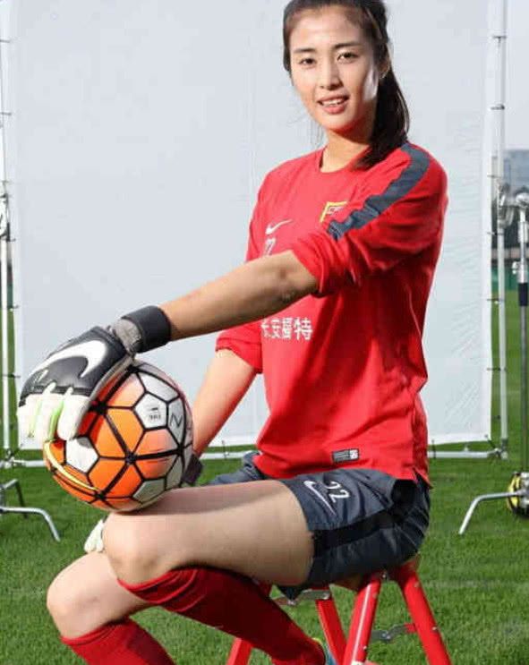 她是女足最美门将!如今却为情所困,一因素注定让她难获心上人!