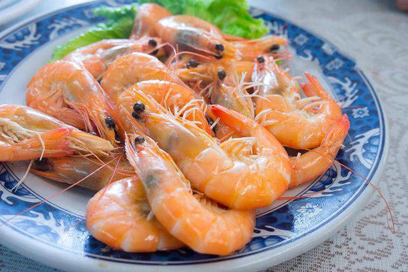 做白水虾时,是用水煮还是上锅蒸?之前一直弄错,难怪不鲜嫩!
