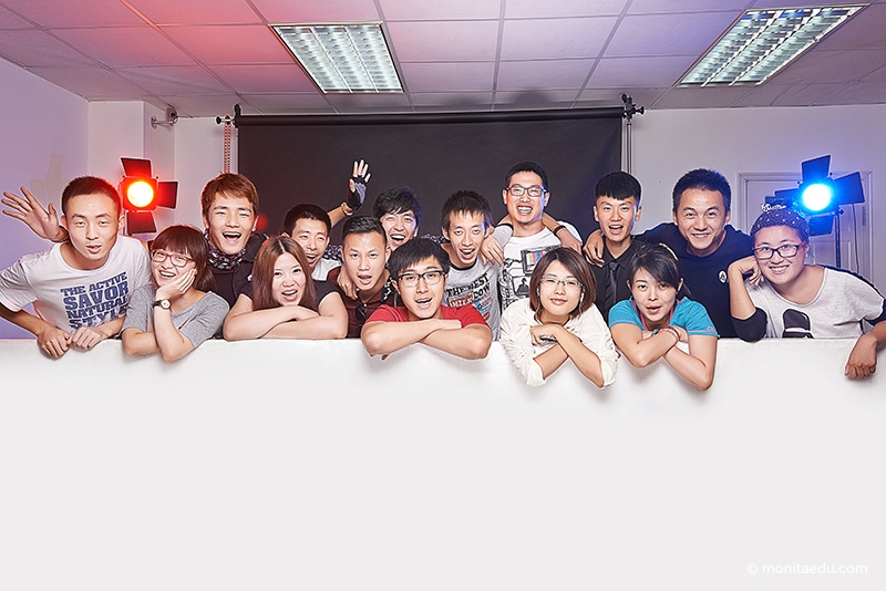 10人以上大合影队形只能"人从众"?给你看专业摄影师的自拍合影