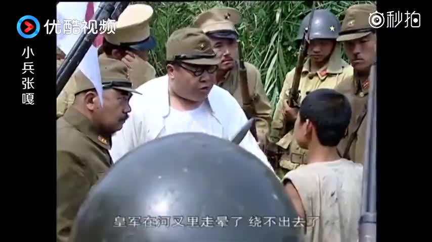 翻译官:打枪的不要,瞧瞧的进村,不然死啦死啦的!嘎子:我怕!