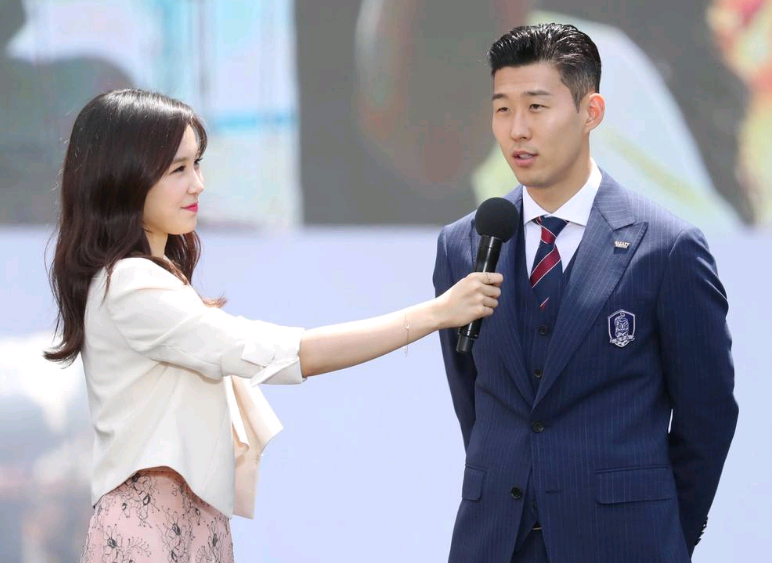 韩媒嘲讽国足:暴力足球臭名昭著,郑智废掉西塞,登巴巴直接断腿