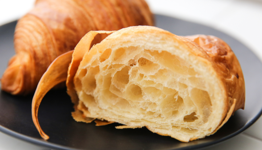 面包"开酥"总是失败?学会这个小窍门,你也能做到酥掉渣!
