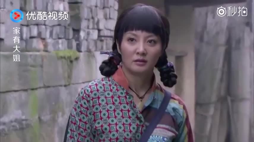 家有大姐:农村姑娘送弟弟妹妹去考试,一路上唠唠叨叨真烦人!