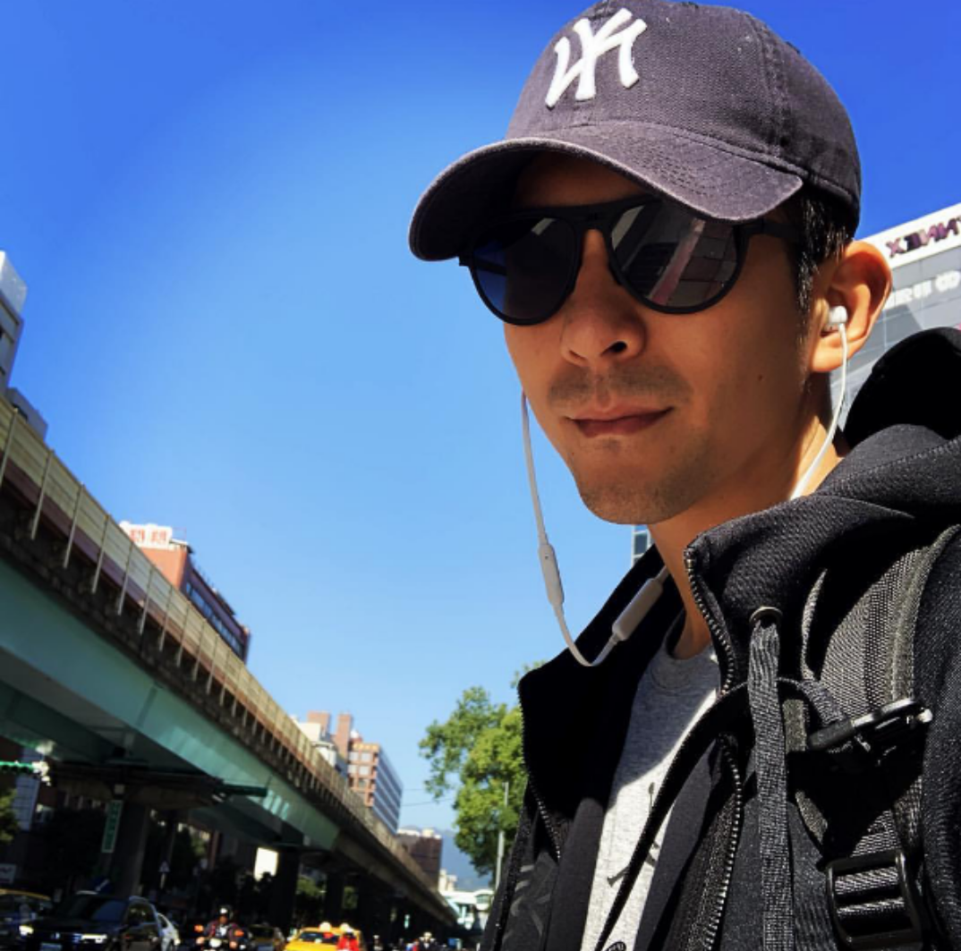 修杰楷会持家,清理冰箱剩菜炒成一盘,看起来很美味