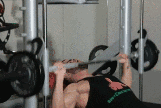 动作三：坐姿夹胸