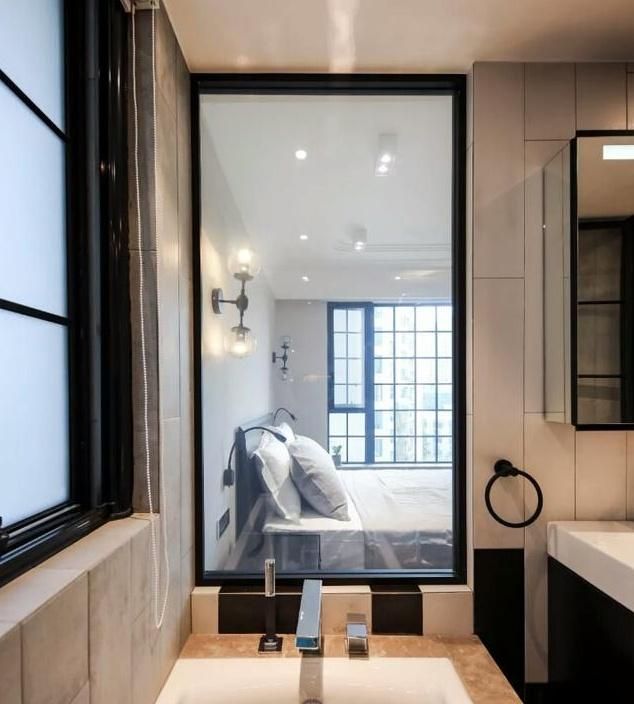 内行人:主卧卫生间,流行这种"透明墙"!头回见,既浪漫又私密