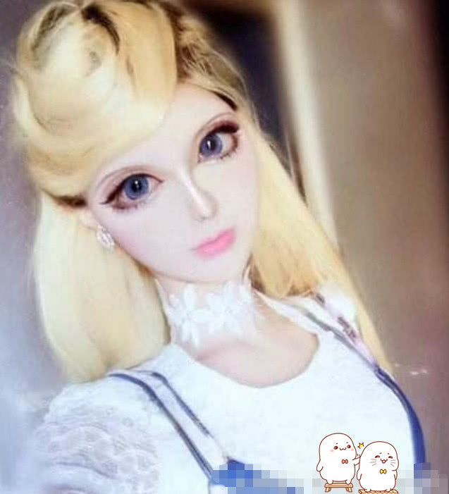 芭比娃娃迪丽拉怎么吃东西的看到蜜桃小嘴后粉丝安静了